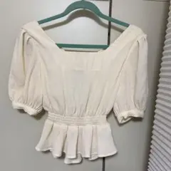 未使用品リゼクシー RESEXXY バックリボンペプラムブラウス