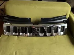 デリカ D:5 前期型 純正フロントグリルのサムネイル