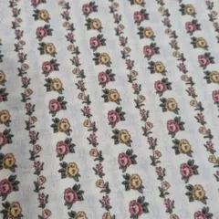 カントリー　花柄ボーダー　生成り