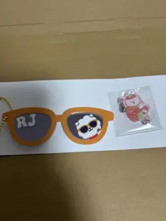 BT21 TATA サングラス型 アクリルキーホルダー - メルカリ