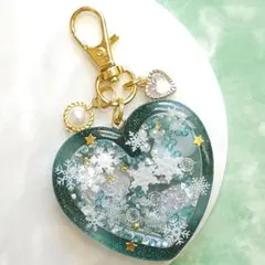 雪の空ダークグリーンハートシェイカーキーホルダー　レジン　シャカシャカ　深緑　雲