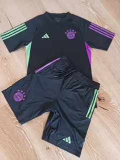 アディダス バイエルンミュンヘン トレーニングジャージー&トレーニングショーツ黒