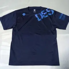 DESCENTE ネイビー グラフィックシャツ