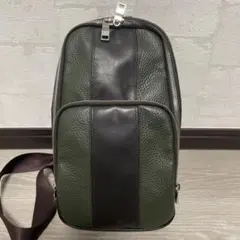 タケオキクチ　本革製ボディバッグ　ブラック✖️オリーブグリーン