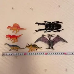 恐竜フィギュア5体セット　クワガタのフィギュアオマケつき