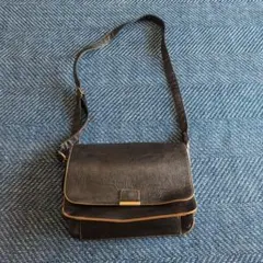 ダークブラウン ショルダーバッグ ゴールド金具　レディースのサムネイル