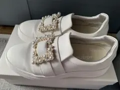 ビジュースニーカー