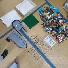 LEGOブロックと船のパーツセット