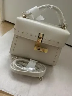 スタッズ付き 2WAY ショルダーバッグ アイボリー - メルカリ