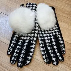 新品　未使用　千鳥柄　ハウンドトゥースファー付き手袋　ボンボン　可愛いい手袋