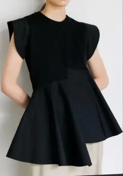 美品‼️2025アダムエロペフレアシルエット 半袖トップス 黒