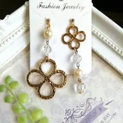 フラワー型ゴールドピアス/イヤリング(ハンドメイド)