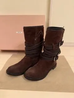 miu miuダークブラウンブーツ