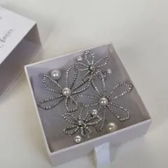 elizabeth bower 花モチーフイヤリング 2個セット