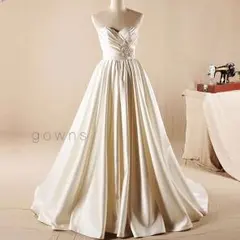 シルクの贅沢感漂うビスチェドレス゜・*:.。.