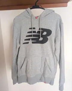 New Balance グレー フード付きパーカー ニューバランス