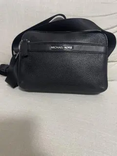 【美品】MICHAEL KORS ブラックショルダーバッグ人気シンプル