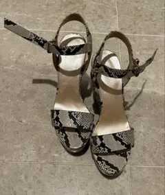 ヘビ柄 高ヒールサンダル アンクルストラップ