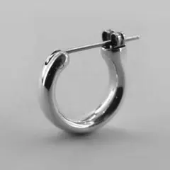 ライオンハート　クロッシング　フープ　ピアス　ブラック　lionheart