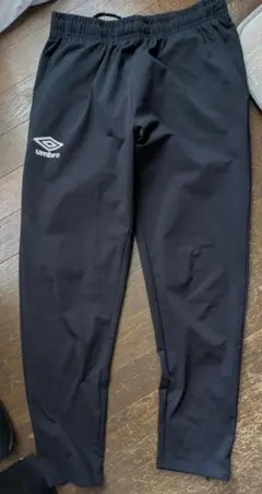 Umbro 黒パンツ ウエストゴム付き