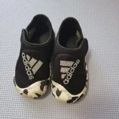 adidas キッズ スリッポン サンダル　ブラック/カモフラージュ