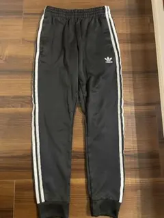 adidas ブラック ジャージテーパードパンツ Sサイズ　26N001