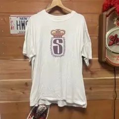 STUSSY 王冠とSロゴのホワイトTシャツ