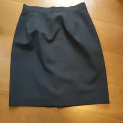 黒 タイトスカート ひざ丈 前タック