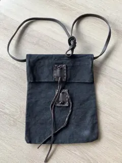 黒の布製ショルダーバッグ