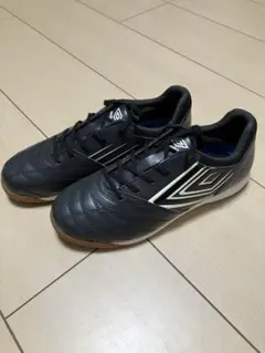 UMBRO サッカーフットサルシューズ インドア『ACCERATOR』 22.5のサムネイル