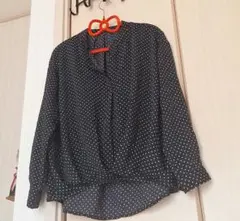 アースミュージック&エコロジー 黒ドット柄長袖シャツ