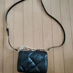 GU黒いレザーショルダーバッグ キルティングデザイン