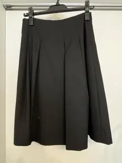 値下げ交渉承ります！ ミッシェルクラン　黒のひざ丈スカート、プリーツデザイン