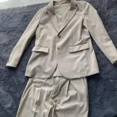 ベージュ パンツスーツ ユニクロ タックワイドパンツ シャツの3点セット