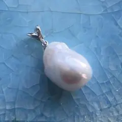 1077 ぷっくり淡水シルバー925ロジウムメッキペンダント