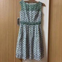TOCCA ノースリーブワンピース 花柄刺繍 グリーン サイズ0のサムネイル