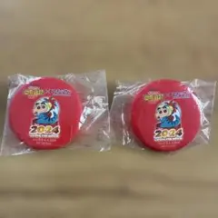 【新品・匿名配送】クレヨンしんちゃん 缶バッチ　ユネッサン 限定のサムネイル