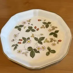 Wedgwood Wild Strawberry 八角形皿　金縁