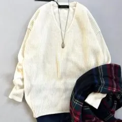 タグ付き未使用　スコットクラブ　Ｖネックニット　白　定価11,000円　9号