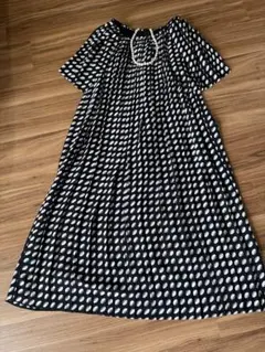 ヒロコ　コシノ　オールプリーツ半袖ロングワンピース　タグ付き　自宅試着のみ ヒロコ コシノ オールプリーツ半袖ワンピース タグ付き 自宅試着のみ