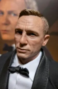 ホットトイズ　ジェームスボンド　1/6 フィギュアのサムネイル