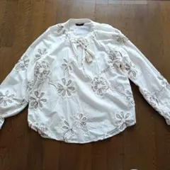 ZARA 花柄刺繍 ブラウス ホワイト 長袖のサムネイル