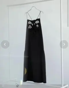新品 ESCAR 定価9900 胸元レース キャミワンピースのサムネイル