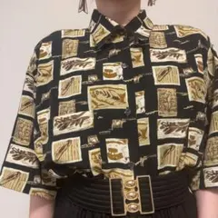メンズ 黒 ベージュ系 スクエア アート柄 ビンテージ 柄シャツ 総柄のサムネイル