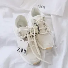 新品 ZARA キルティング ランニング スニーカー アイボリー 38のサムネイル