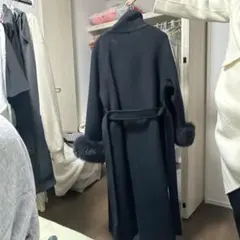 黒いウールロングコート フェイクファー付き