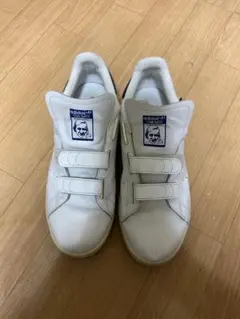スタンスミスのスニーカー