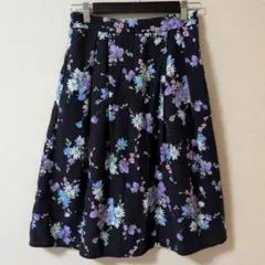 ロペピクニック　花柄スカート　ネイビー
