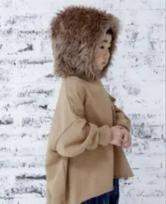 ベージュ ファー付きフード トレーナー