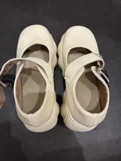 白 ヒールパンプス 厚底